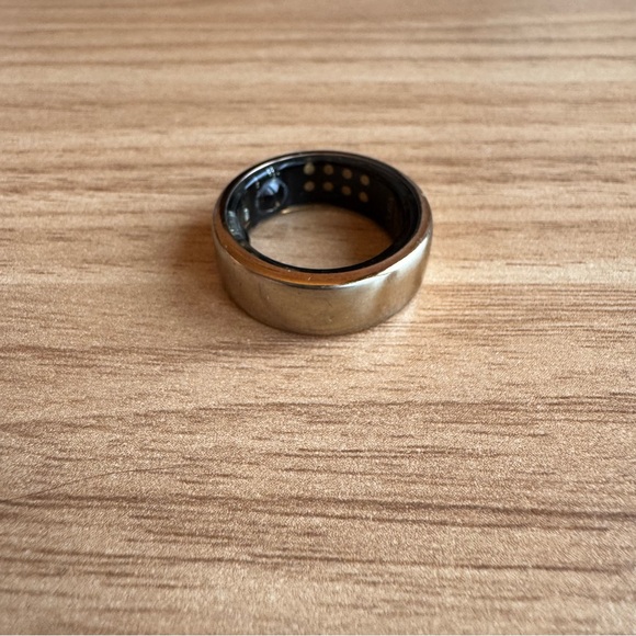 Oura Ring Gen 3 Horizon - Rose Gold - Size 8 (Full Set + Charger) - Picture 3 of 6
